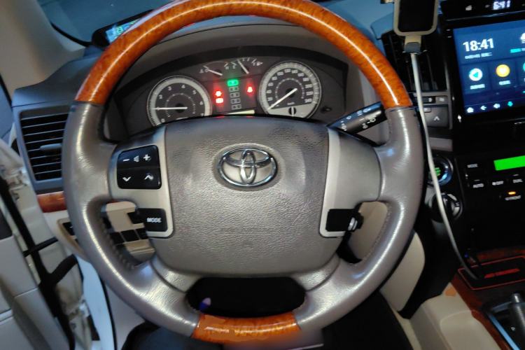 Used Toyota Land Cruiser 2015 4.0L V6 Middle East Low-Trim Version Steering Wheel