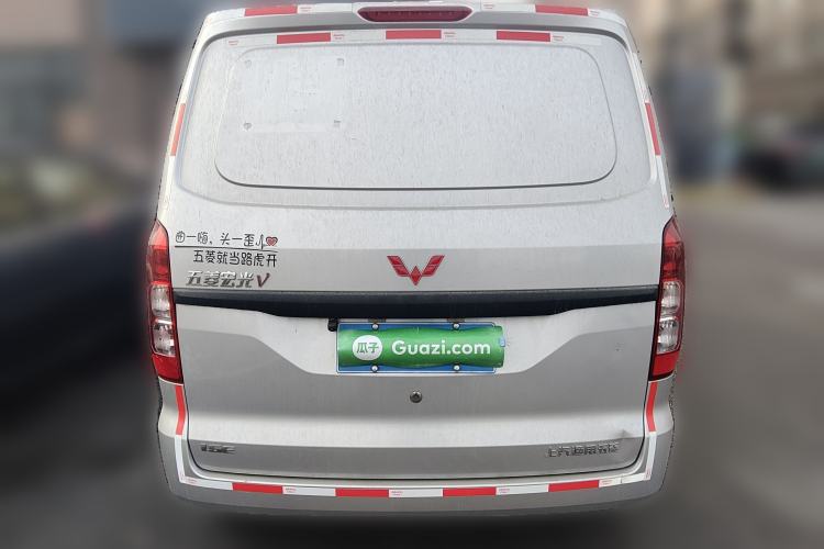 Used Wuling Hongguang V 2022 1.5L Jingqu Edition Enclosed-Window Vehicle with Hydraulic Power Steering LAR