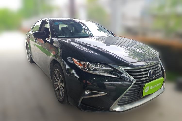 Used Lexus ES 2015 300h Luxury Edition Front Right 45 Deg