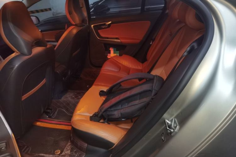 Used Volvo S60 2015 S60L 2.0T Zhiyuan Edition
