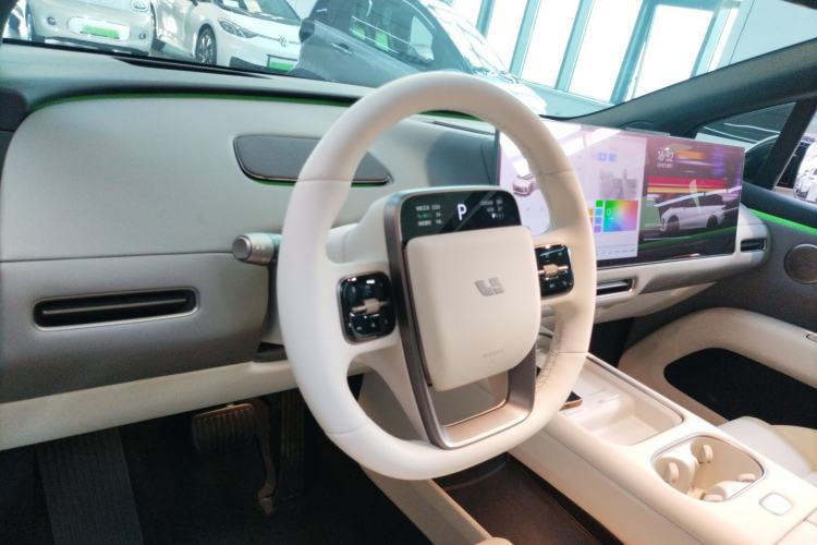 Used Li Auto i6 2025 Model Two-Wheel-Drive Standard Type
