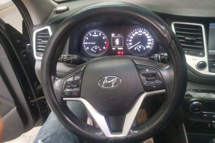 Used Hyundai Tucson 2018 1.6T Dual-Clutch Two-Wheel Drive 15th Anniversary Special Edition Steering Wheel