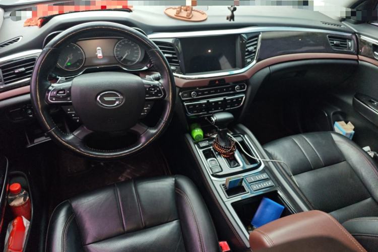 Used GAC Trumpchi GS8 2017 320T Two-Wheel Drive Luxury Smart Connectivity Version (7 Seats) Center Console