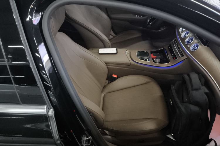 Used Mercedes-Benz E-Class New Energy 2022 Restyled E 350 e L Plug-in Hybrid Sports Sedan Right Front Seat