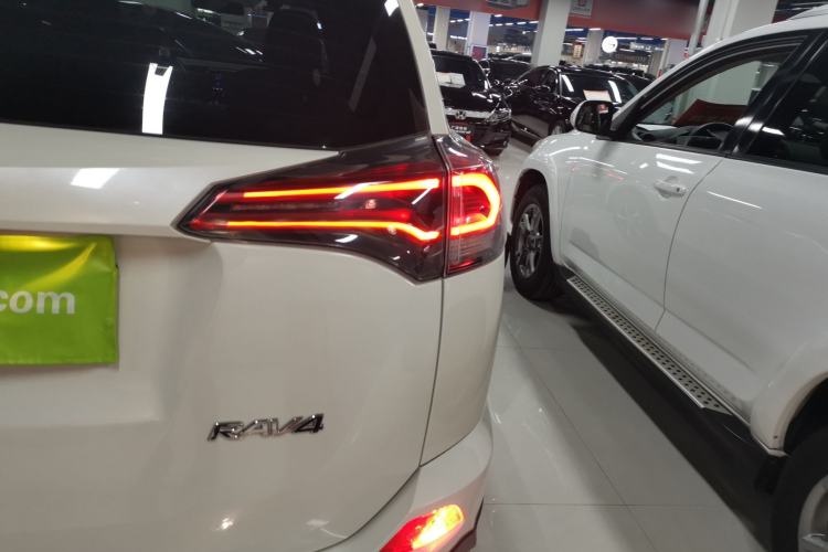 Used Toyota RAV4 2019 2.0L CVT Two-Wheel Drive Pioneer Edition China V Standard
