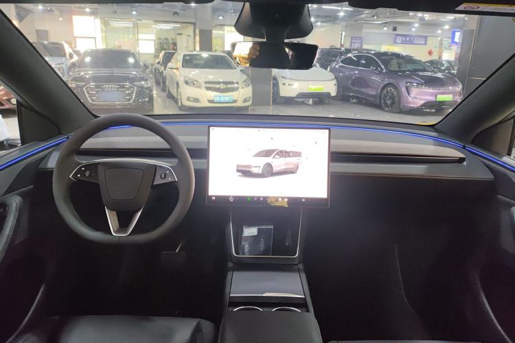 Used Tesla Model Y 2026 Long-Range All-Wheel-Drive Model Center Console