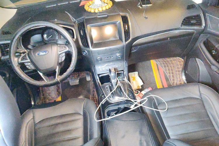 Used Ford Edge 2018 EcoBoost 245 Four-Wheel Drive Titanium 7-Seater Center Console