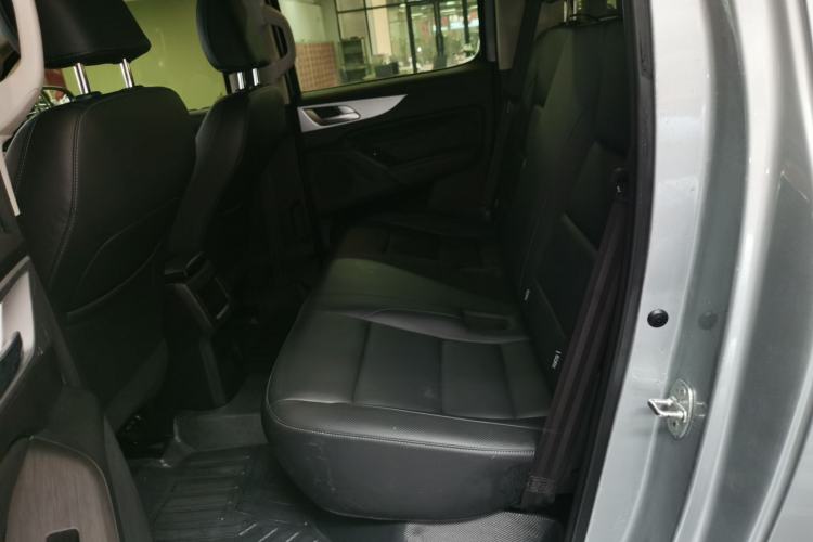 Used Great Wall Poer 2021 2.0T Commercial Version Automatic Diesel Two-Wheel Drive Elite Trim with Long Bed – GW4D20M Left Rear Seat