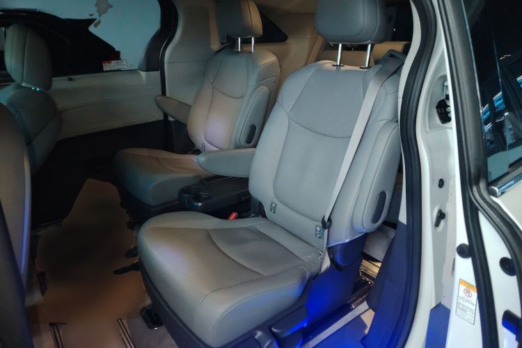 Used Toyota SIENNA 2021 2.5L Hybrid Luxury Edition Left Rear Seat