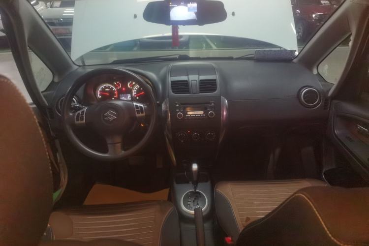 Used Suzuki SX4 2016 1.6L Automatic Classic Edition Center Console