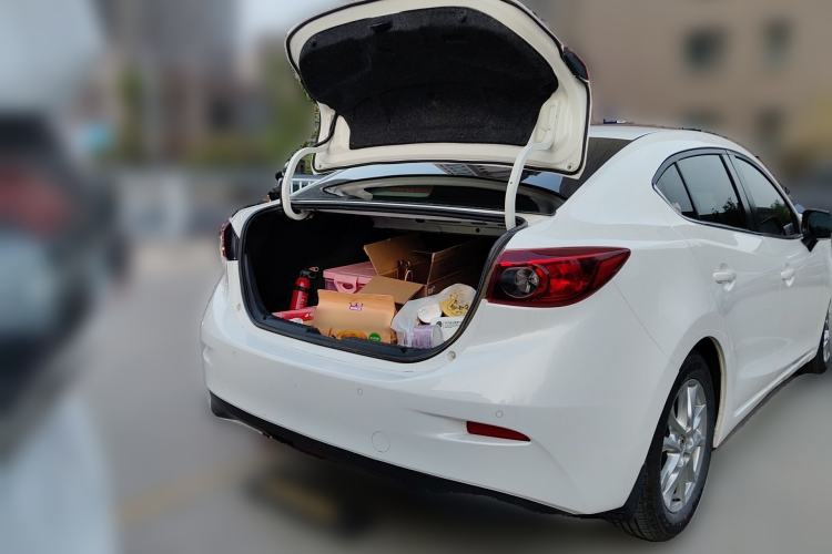 Used Mazda 3 Axela 2014 Sedan 1.5L Automatic Luxury Model