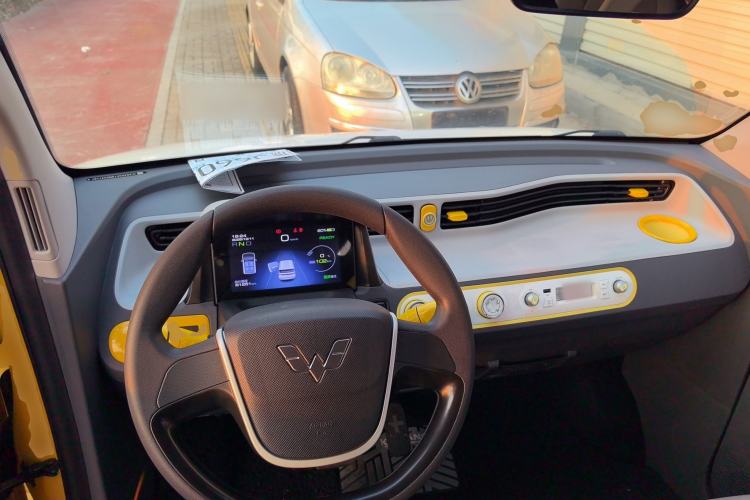 Used Wuling Hongguang MINIEV 2022 Macaron Premium Model – Lithium Iron Phosphate Center Console