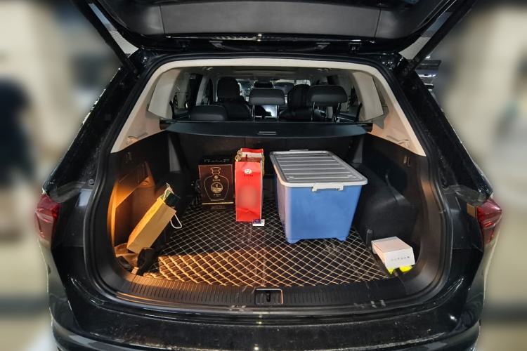 Used Volkswagen Tiguan L 2023 Restyled 330TSI Automatic Two-Wheel Drive R-Line Enhanced Comfort Version