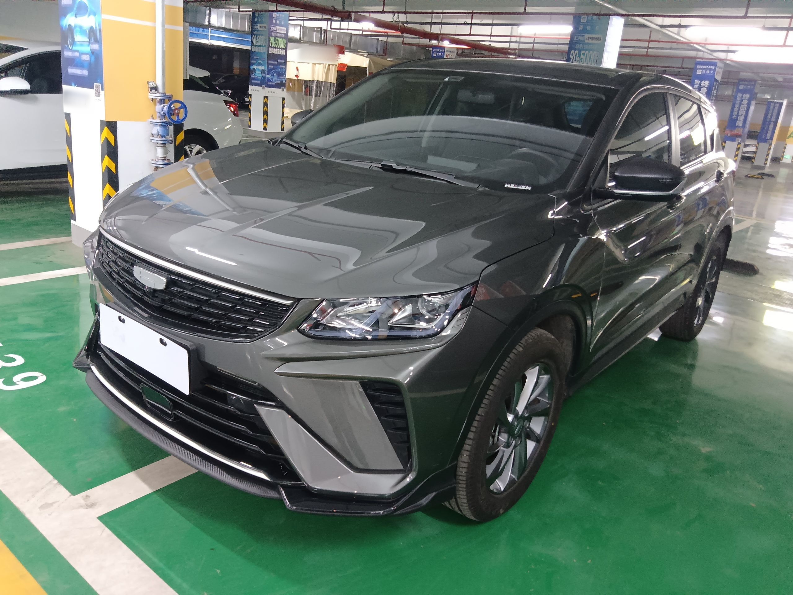 Под передней частью автомобиля