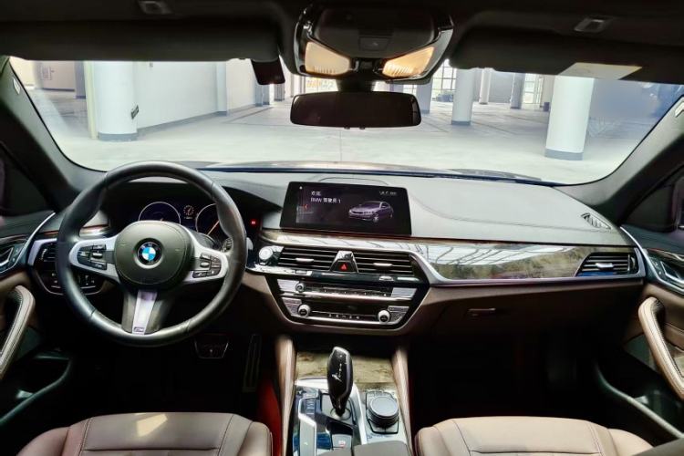 Used BMW 5 Series 2019 525Li M Sport Package Interior 4