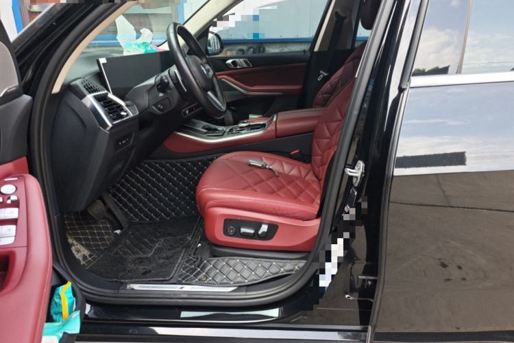 Used BMW X5 2023 xDrive 30Li Luxury M Sport Package
