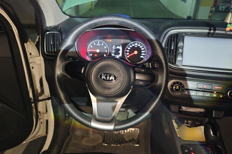 Used Kia KX3 2015 1.6L Automatic Two-Wheel Drive DLX Steering Wheel