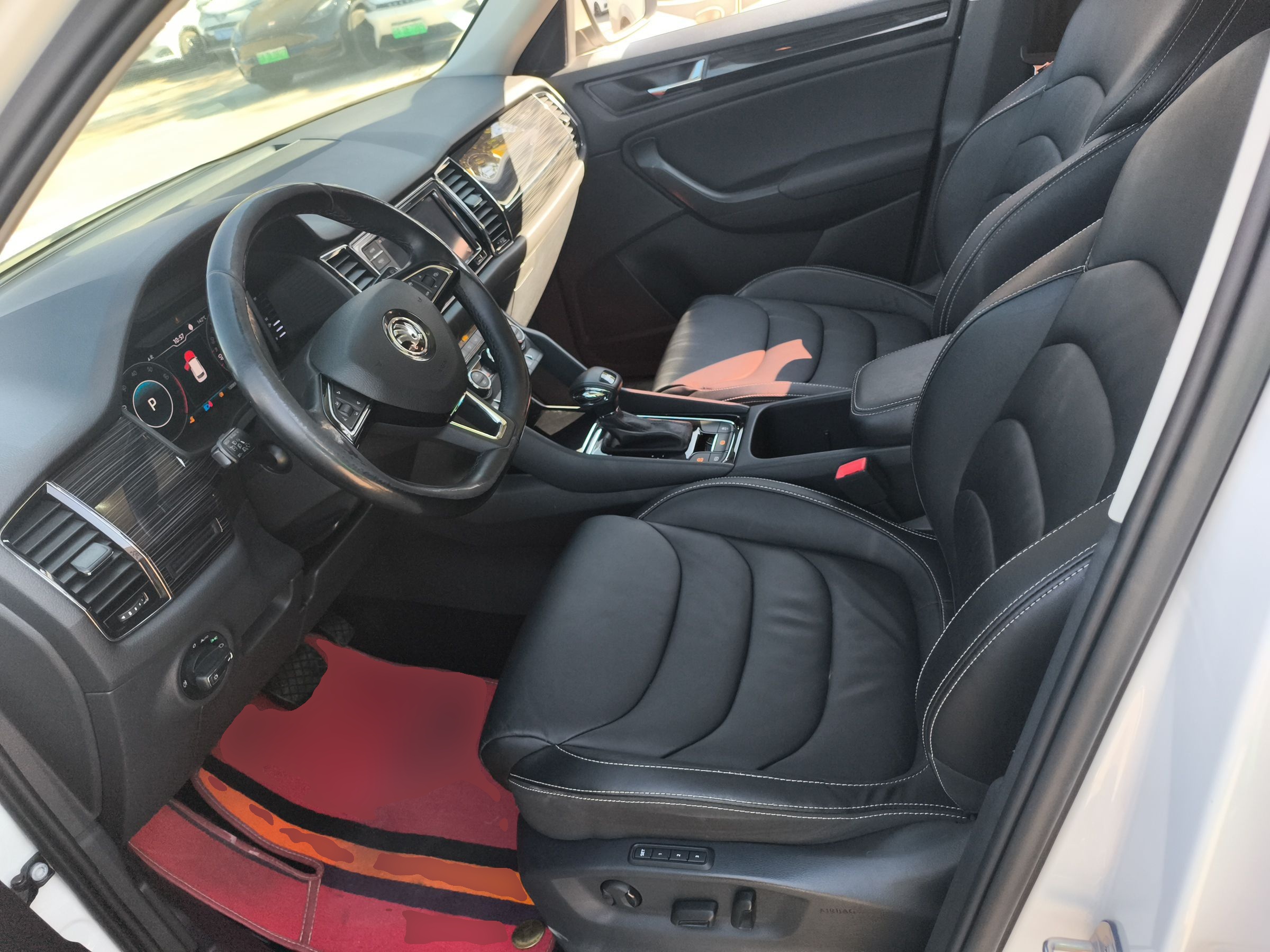 Переднее сиденье в автомобиле