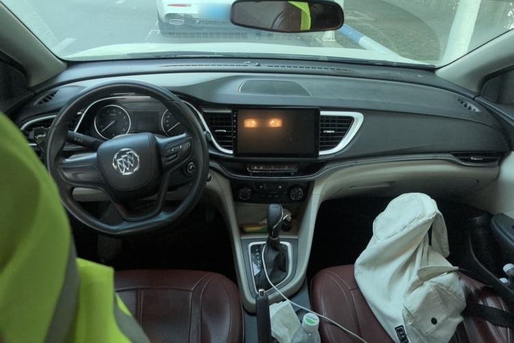 Used Buick GT 2019 15T Dual-Clutch Advanced Version China VI Standard Center Console