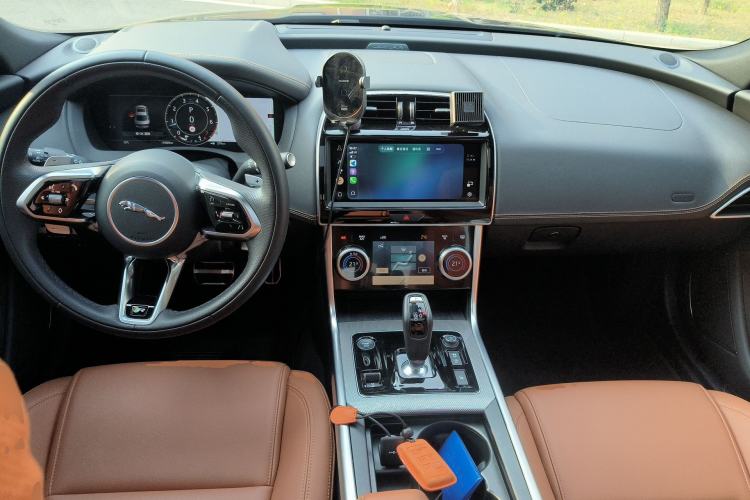 Used Jaguar XEL 2024 2.0T 250 PS R-DYNAMIC S Advanced Sport Edition Center Console