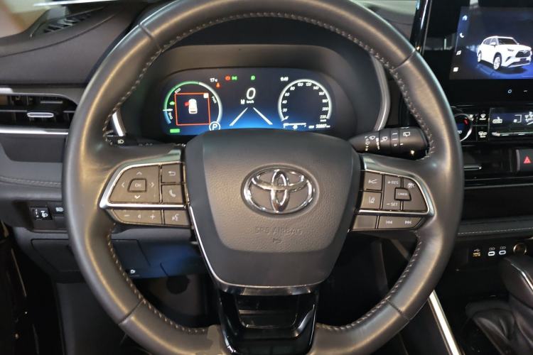 Used Toyota Highlander 2024 2.5L Smart Electric Hybrid Dual-Motor Two-Wheel Drive Luxury Version 7 Seats Steering Wheel