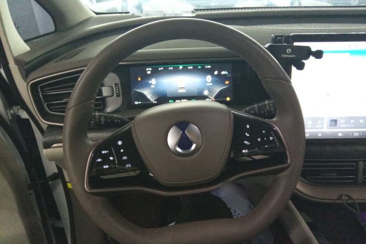 Used Denza D9 2022 DM-i 1040 Prestige Model