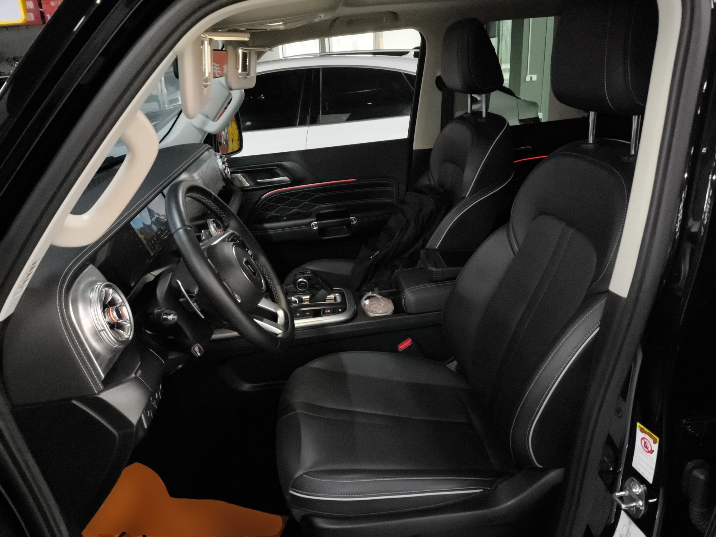 المقاعد الأمامية داخل السيارة