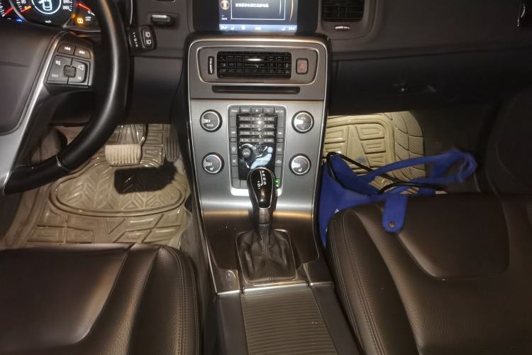 Used Volvo V60 2014 T5 Zhiyi Edition
