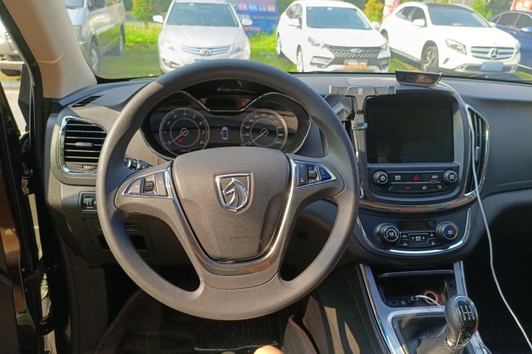 Used Baojun 560 2015 1.8L Manual Elite Edition

