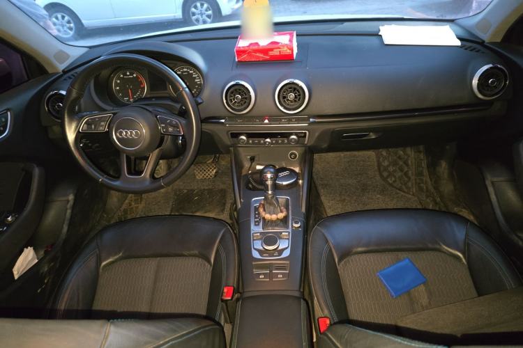 Used Audi A3 2019 Limousine 35 TFSI Fashion Edition China V standard Center Console