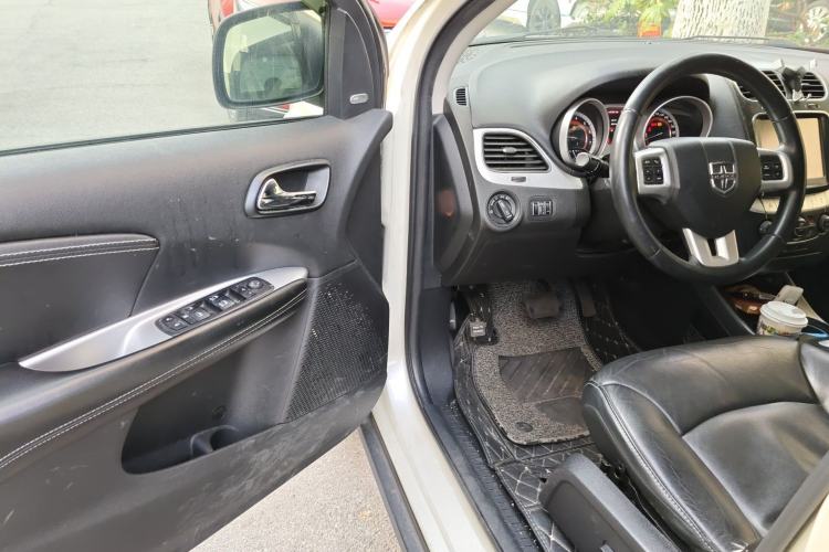 Used Dodge Journey 2013 2.4L Two-Wheel Drive Luxury Version