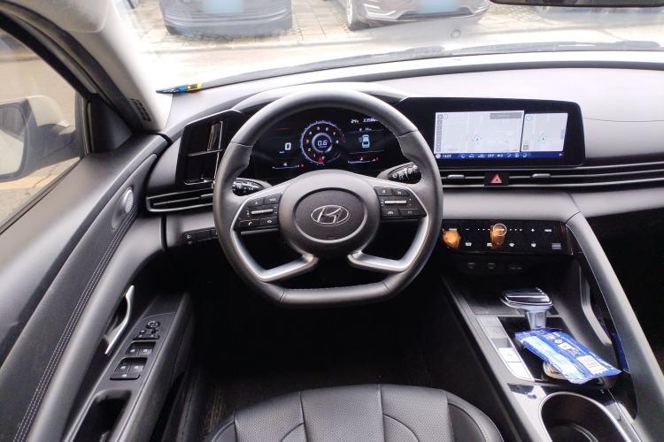 Used Hyundai Elantra 2022 1.5L CVT LUX Prestige Edition Steering Wheel