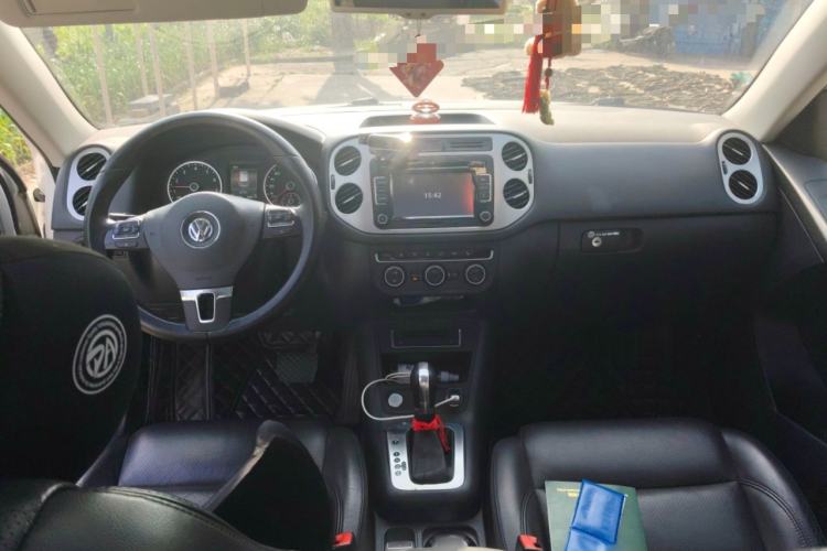 Used Volkswagen Tiguan 2015 1.8TSI Automatic All-Wheel-Drive Luxury Model Center Console