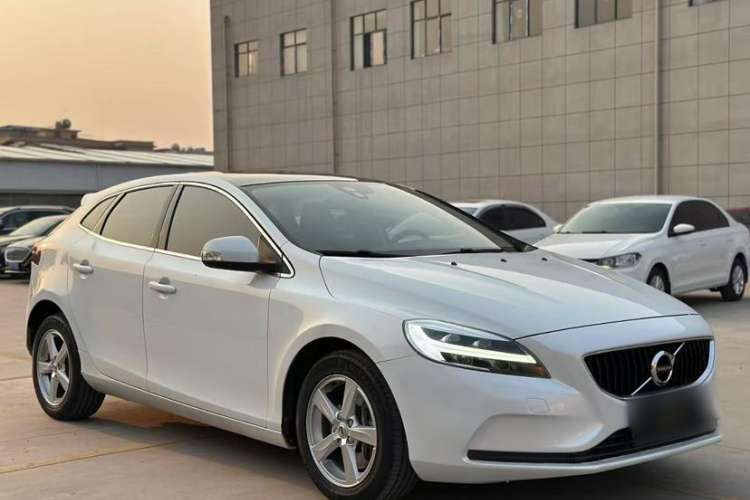 Used Volvo V40 2018 T3 Smart Edition
