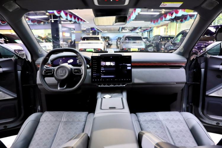 Used Zeekr 7X 2025 100 kWh Long-Range Rear-Wheel Drive with Intelligent Driving Features