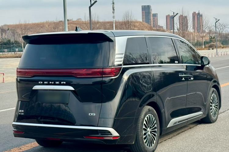 Used Denza D9 2022 EV 600 Four-Wheel Drive Prestige Model
