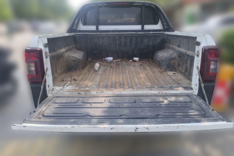 Used JMC Yuhu 7 2020 2.0T Diesel Manual Two-Wheel Drive Comfort Edition Short Wheelbase China VI Standard JX4D20A6L Trunk