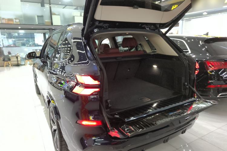 Used BMW X5 2023 xDrive 30Li Luxury M Sport Night Edition Package
