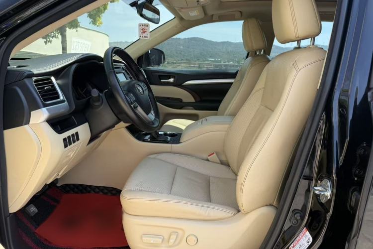 Used Toyota Highlander 2015 2.0T Four-Wheel Drive Luxury Edition 7-Seater Interior 4