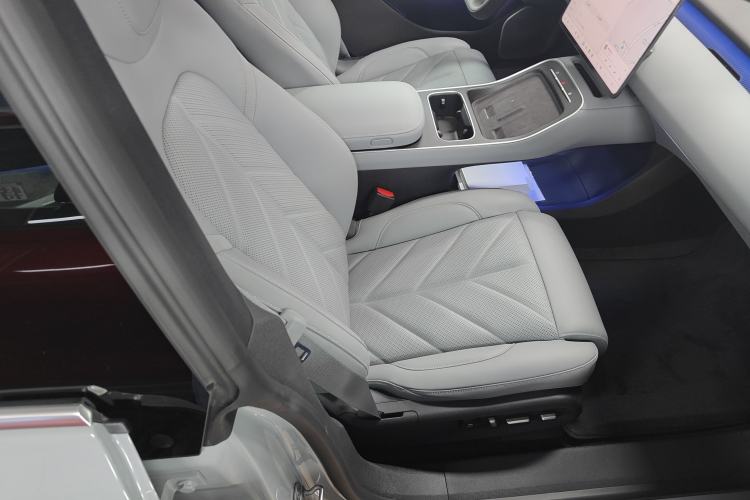 Used Nio ET5 2025 75 kWh Right Front Seat