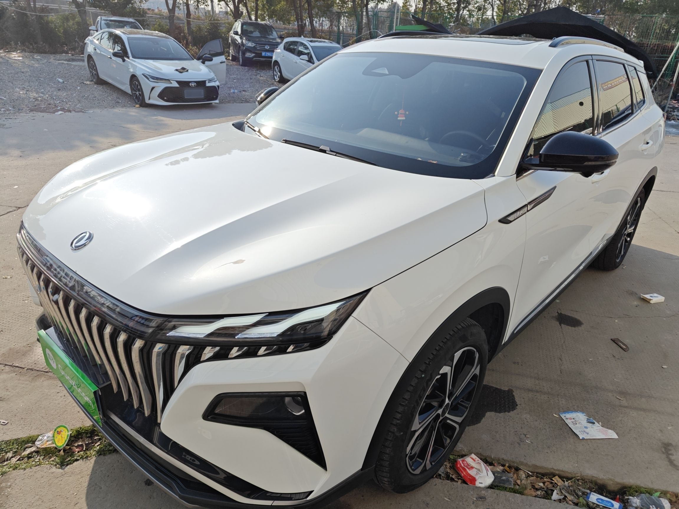 تحت مقدمة السيارة