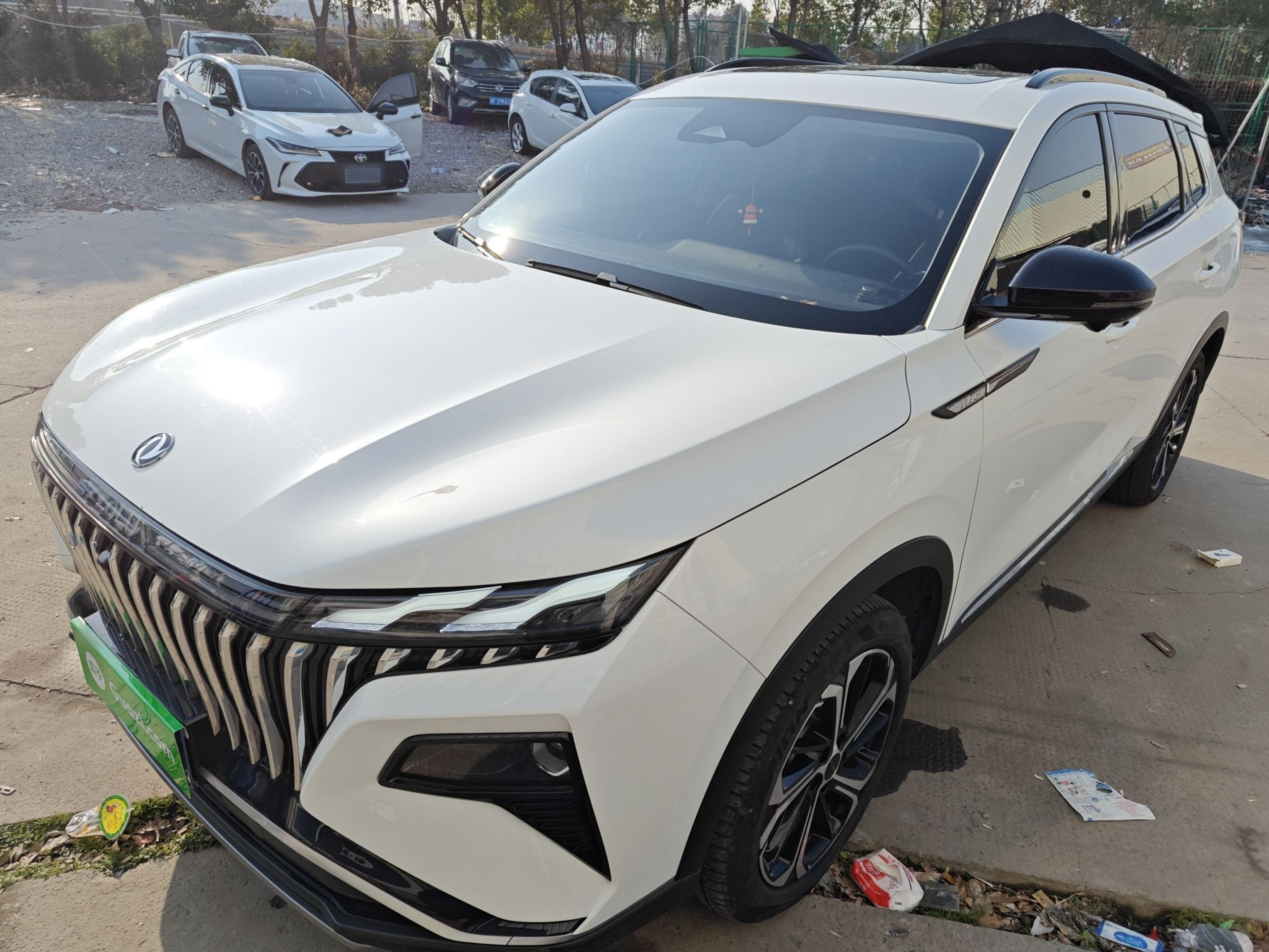 Под передней частью автомобиля