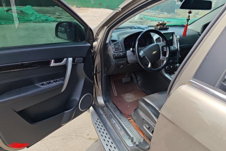 Used Chevrolet Captiva 2015 2.4L 4x4 Flagship Edition 7-Seater