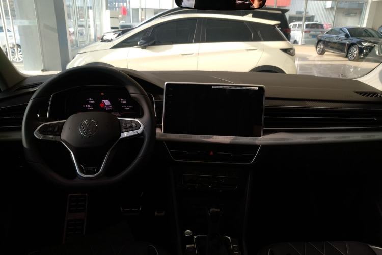 Used Volkswagen Tiguan L 2025 Model Outstanding Version 330TSI Automatic Two-Wheel Drive R-Line Longyao Edition