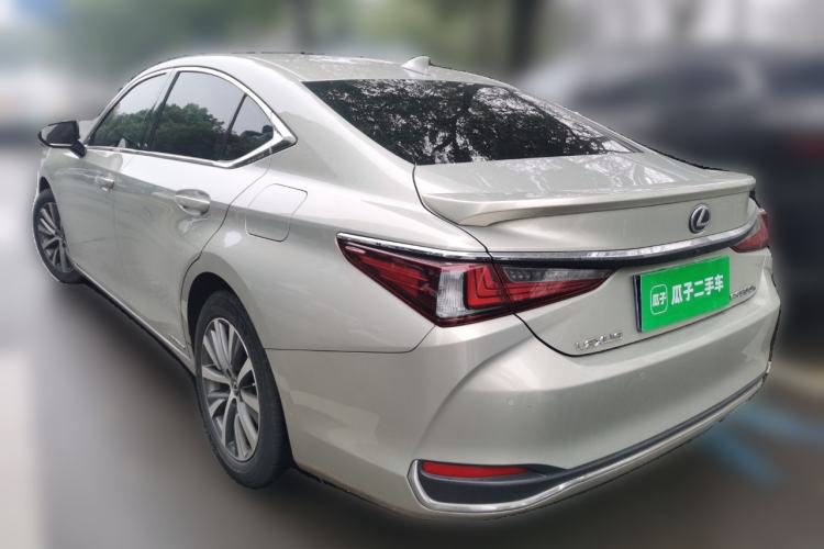 Used Lexus ES 2020 300h Premier Edition