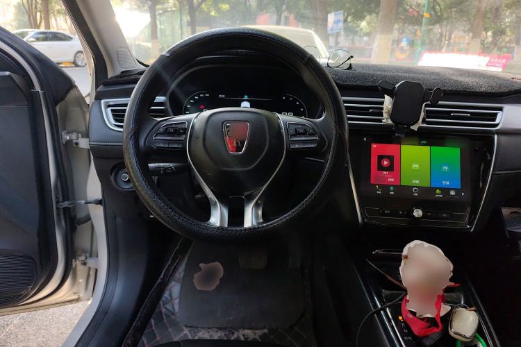 Used Roewe i5 2020 1.5L Automatic 4G Connect Luxury Flagship Edition
