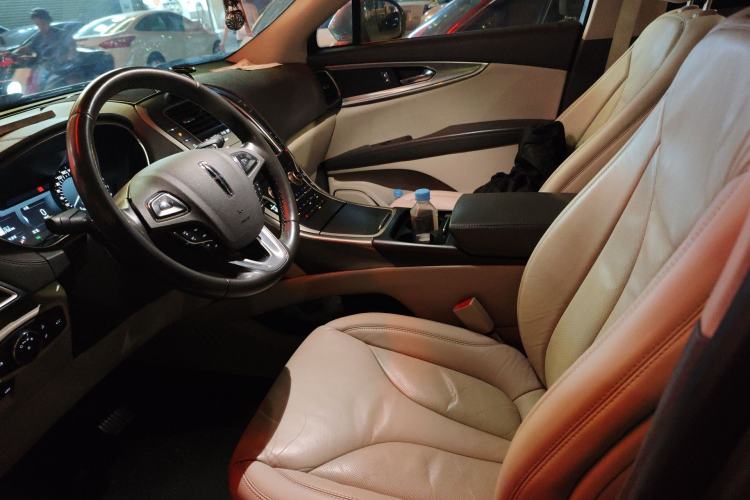 Used Lincoln MKX 2017 2.0T Two-Wheel Drive Deluxe Edition Left Front Seat