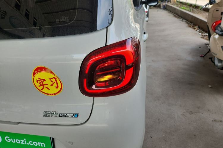 Used Wuling Hongguang MINIEV 2025 Four-Door Version Advanced Edition Right Rear Taillight