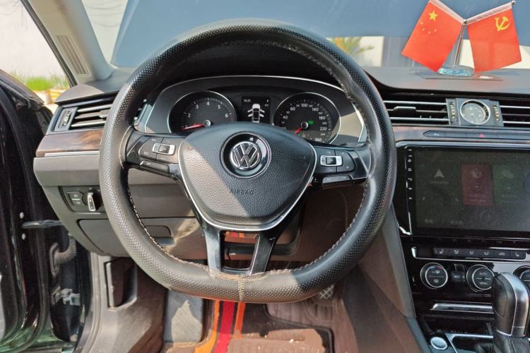 Used Volkswagen Magotan 2017 330TSI DSG Luxury Model Steering Wheel