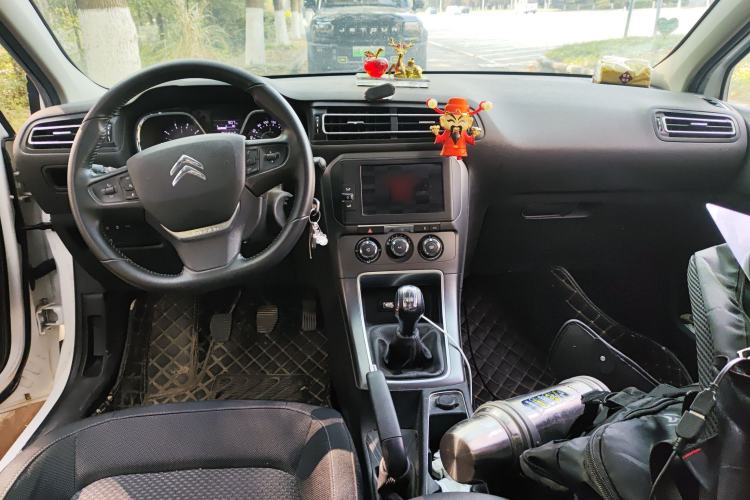 Used Citroen C4 Sega 2018 1.6L Manual Luxury Model Center Console